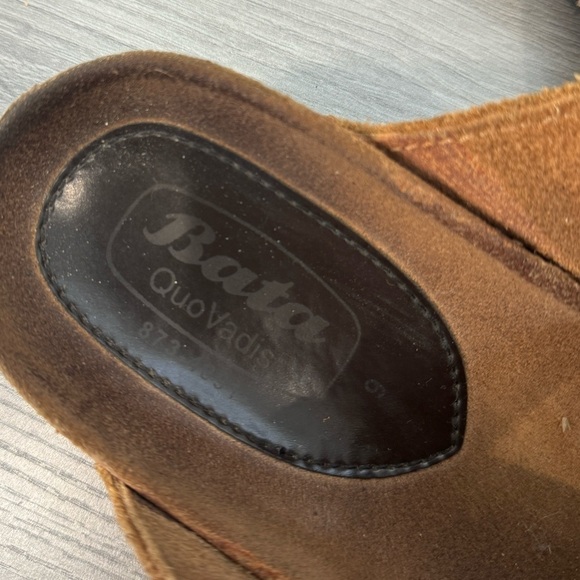 Bata Quo Vadis Tan Women’s Slides (9) - Picture 6 of 6